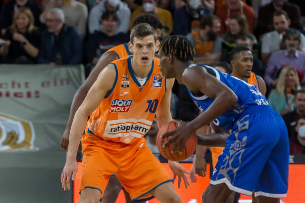 首次亮相时 首次亮相时