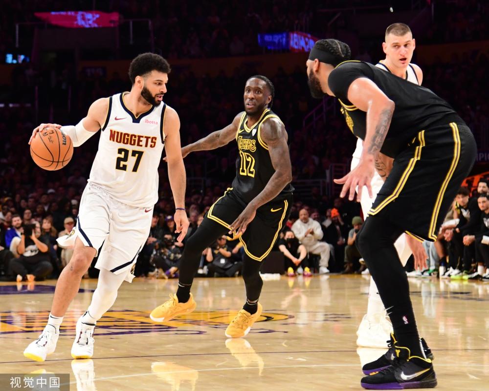 篮球比赛中 篮球比赛中